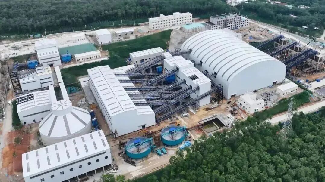 硬岩实战 | 磊蒙集团助力海南年产530万吨花岗岩破碎生产线建成！